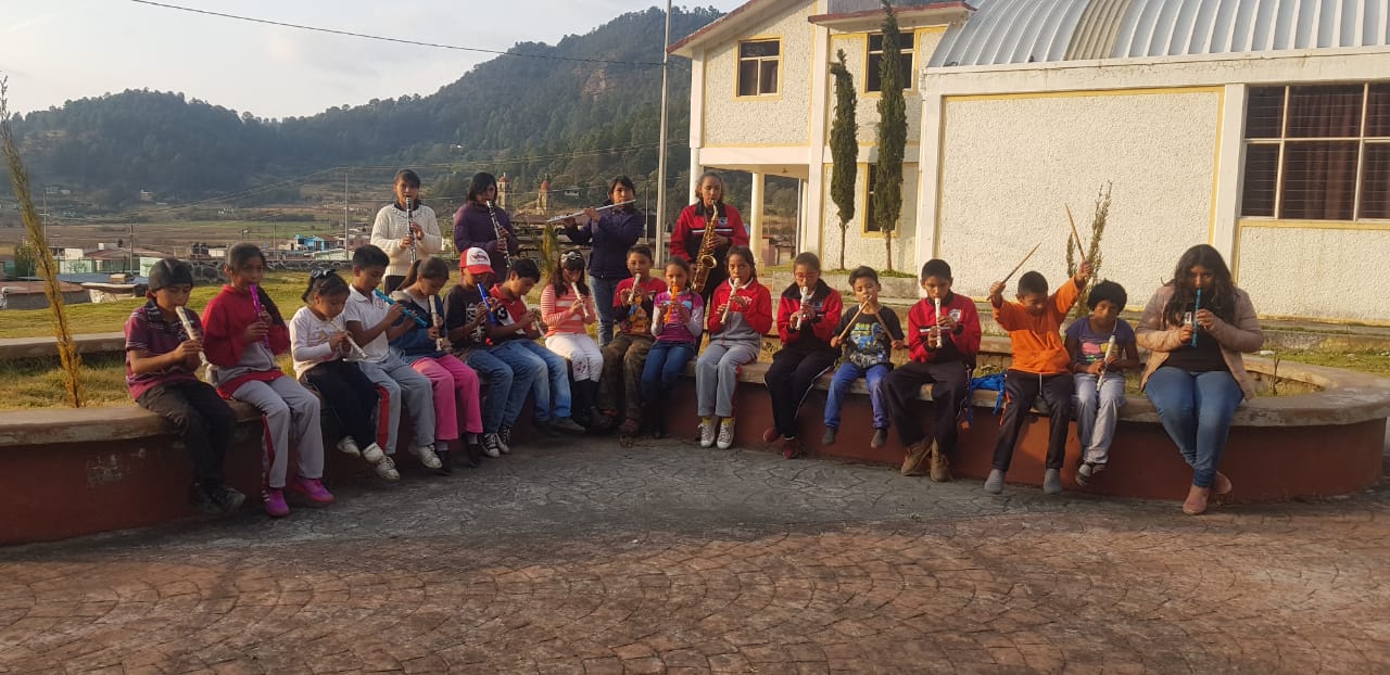 The children from Rincón de Guadalupe playing the flutes and enjoying the sunset