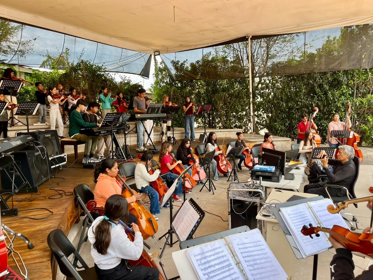 Valle de Bravo's Cover